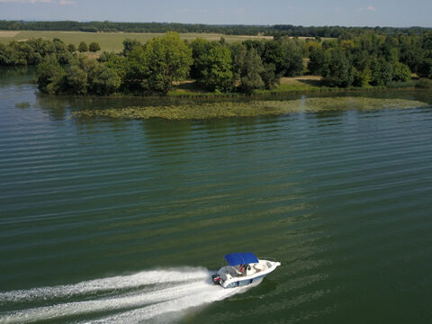 Bateau Quicksilver 630 Commander à louer à Mâcon chez Loca Concept