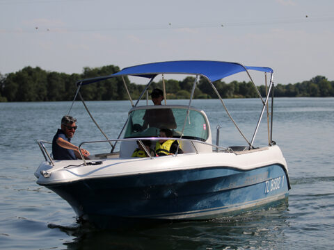 Bateau Quicksilver 630 Commander à louer à Mâcon chez Loca Concept