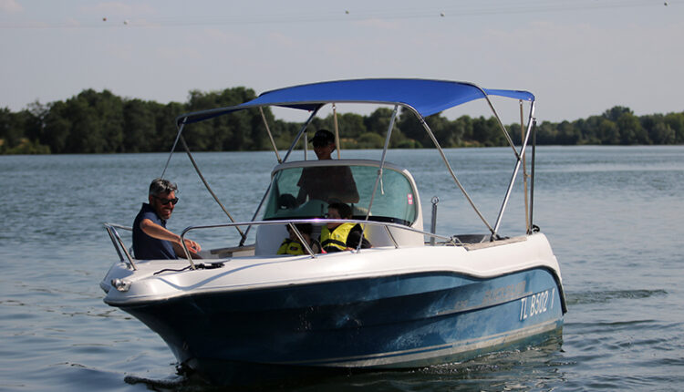 Bateau Quicksilver 630 Commander à louer à Mâcon chez Loca Concept