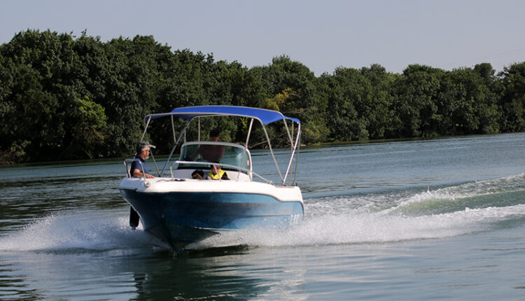 Bateau Quicksilver 630 Commander à louer à Mâcon chez Loca Concept