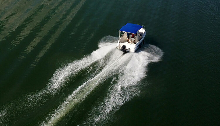 Bateau Quicksilver 630 Commander à louer à Mâcon chez Loca Concept