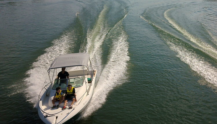 Bateau Cap Camarat 725 à louer à Mâcon chez Loca Concept