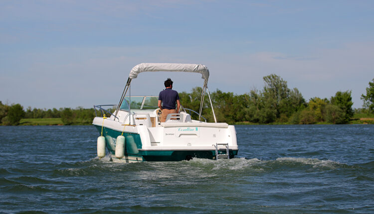 Bateau Cap Camarat 725 à louer à Mâcon chez Loca Concept