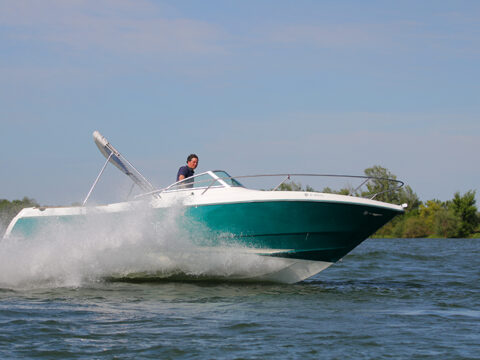 Bateau Cap Camarat 725 à louer à Mâcon chez Loca Concept