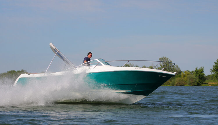 Bateau Cap Camarat 725 à louer à Mâcon chez Loca Concept