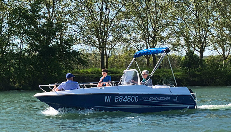 Bateau Quicksilver 500 Commander à louer à Mâcon chez Loca Concept