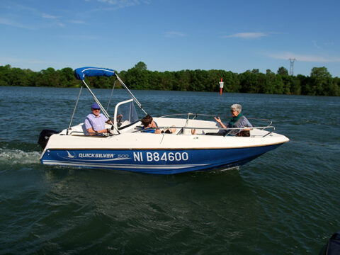 Bateau Quicksilver 500 Commander à louer à Mâcon chez Loca Concept