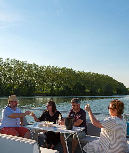 Barge flottante à louer à Mâcon pour tous les types d'événements